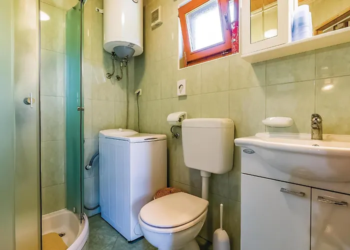 Semesterbostad 2 Bedroom Stunning In Lukovdol *