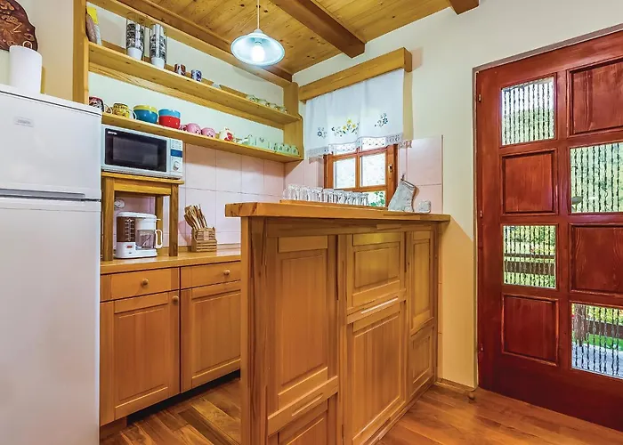 Semesterbostad 2 Bedroom Stunning In Lukovdol Stari Trg ob Kolpi