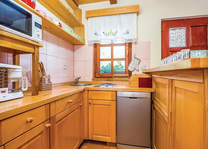 Semesterbostad 2 Bedroom Stunning In Lukovdol Stari Trg ob Kolpi