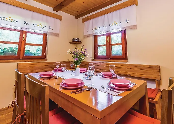 2 Bedroom Stunning Home In Lukovdol Stari Trg ob Kolpi