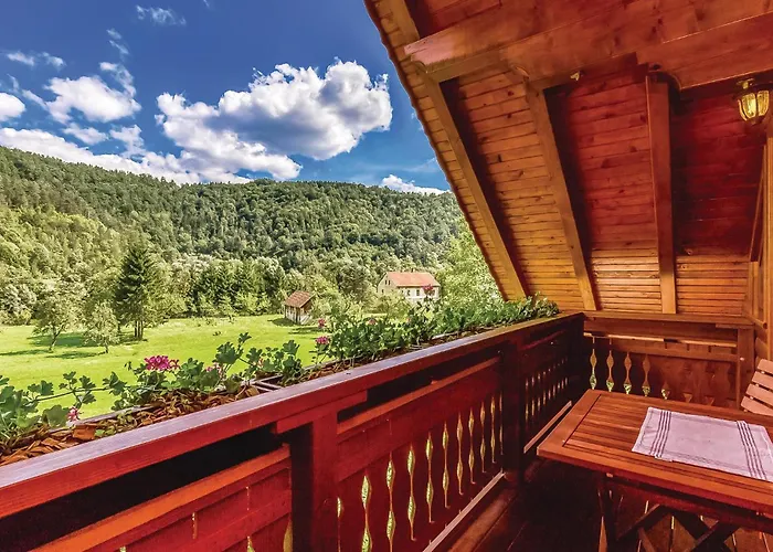 2 Bedroom Stunning Home In Lukovdol Stari Trg ob Kolpi
